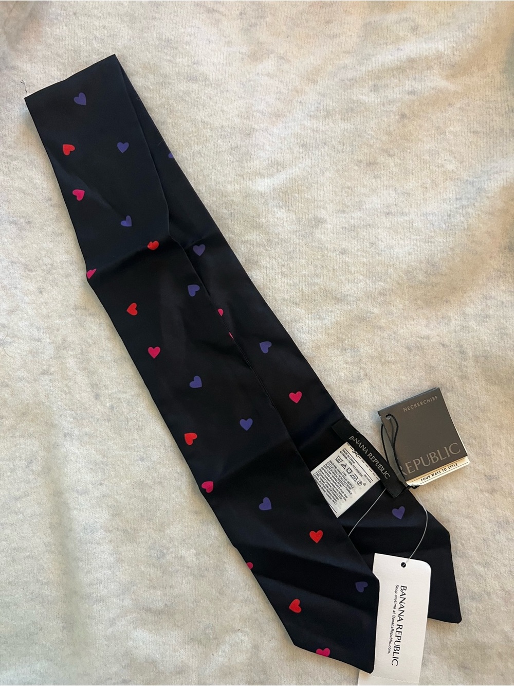 ✅Banana Republic neckerchief.